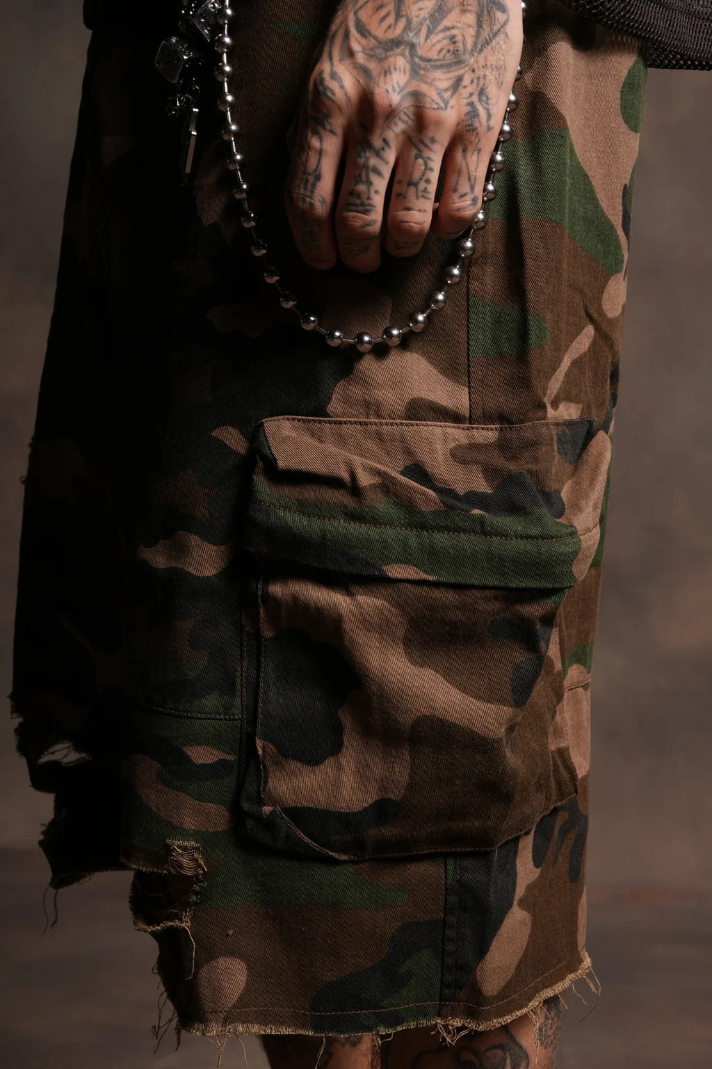 WOLF CHOPPER DUKE CARGO SHORTS IN WOODLAND CAMO