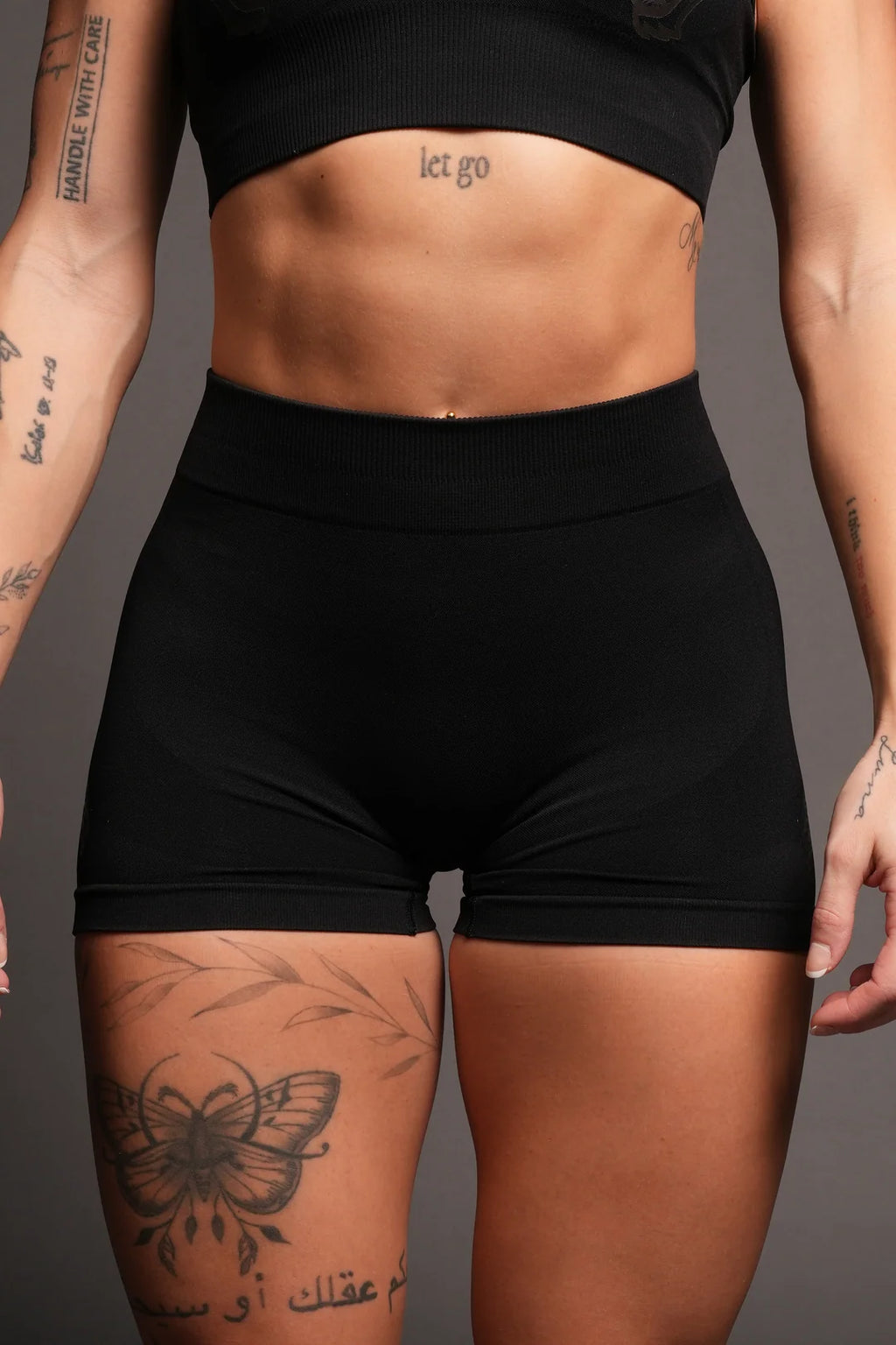 DUAL SHE WOLF EVERSON SEAMLESS KATYA SHORTS IN BLACK