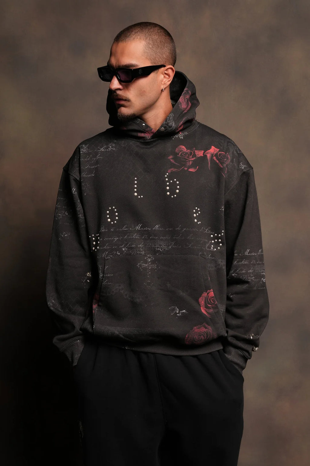 WOLVES PYRAMID PIERCE HOODIE IN ROSAS DEL CORAZON