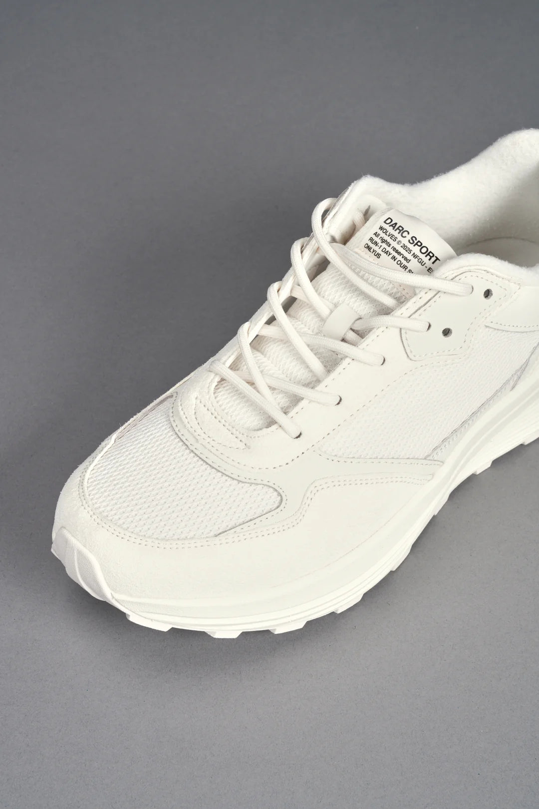 RUN-1 SHOES IN CREAM/BLACK