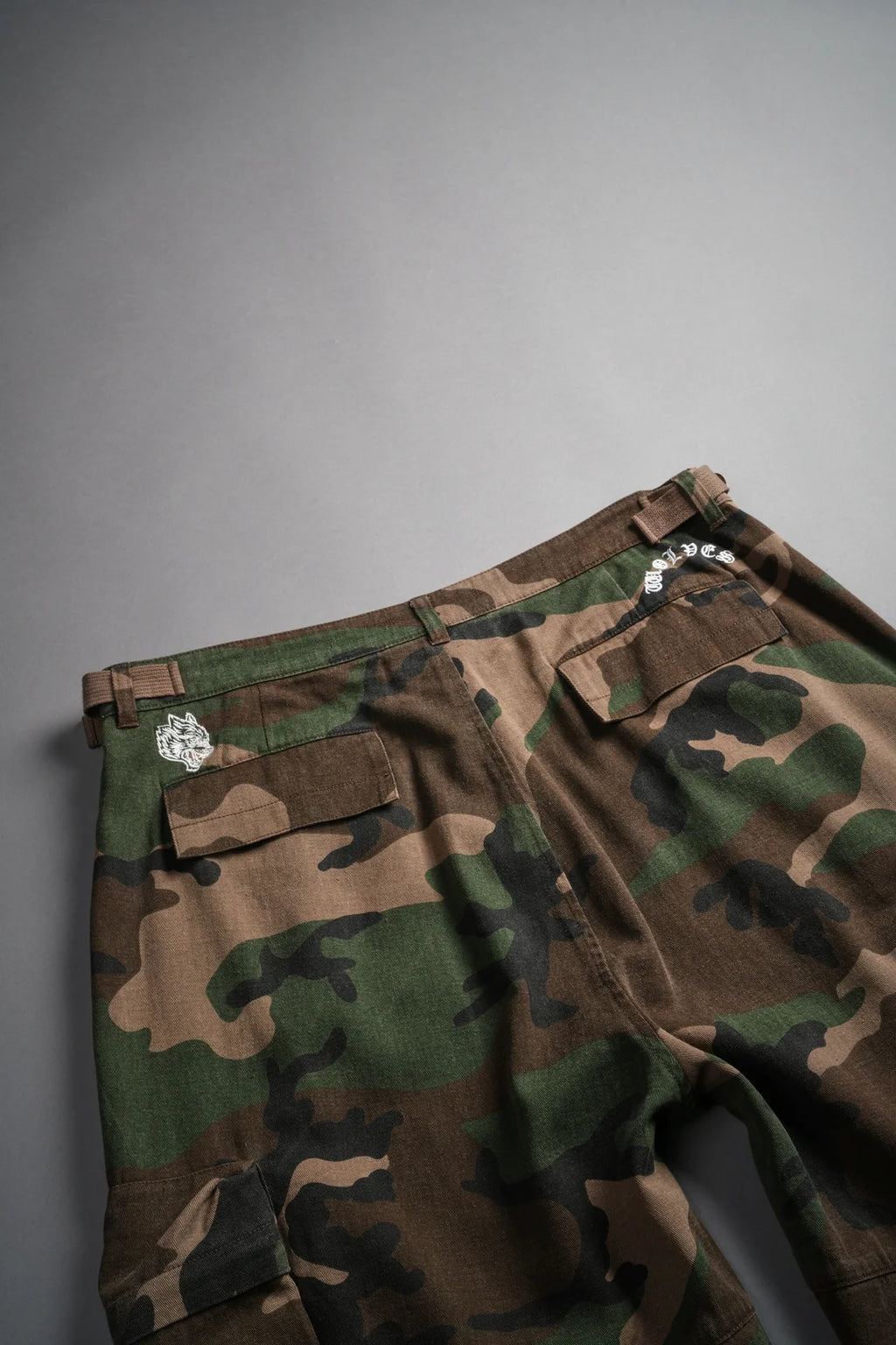 WOLF CHOPPER DUKE CARGO SHORTS IN WOODLAND CAMO