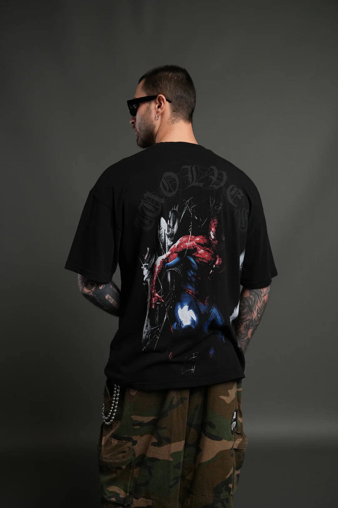 WEBS AND SHADOWS PREMIUM OVERSIZED TEE IN BLACK