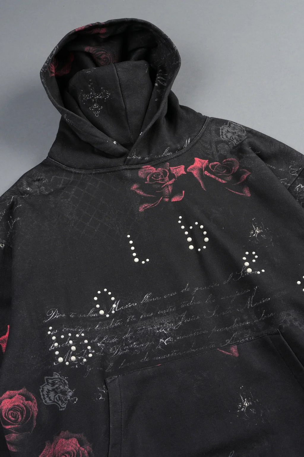 WOLVES PYRAMID PIERCE HOODIE IN ROSAS DEL CORAZON
