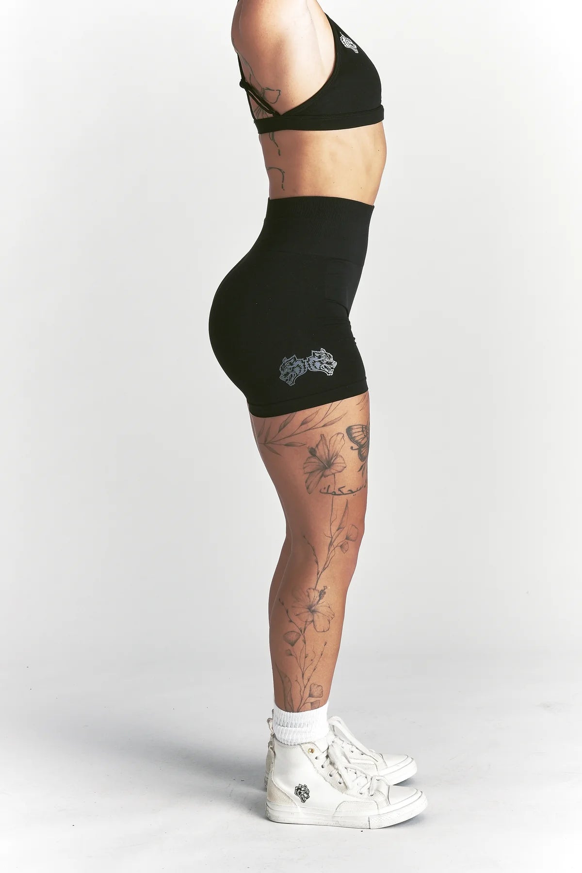 IYKYK "STELLA" SOFT SEAMLESS SHORTS IN BLACK