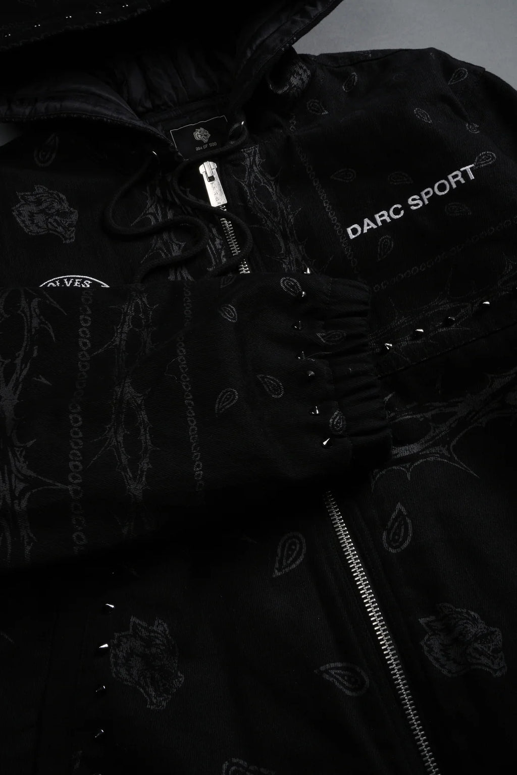 DARC SPORT WOLVES CLUB CALAWAY JACKET IN BLACK THORN PAISLEY