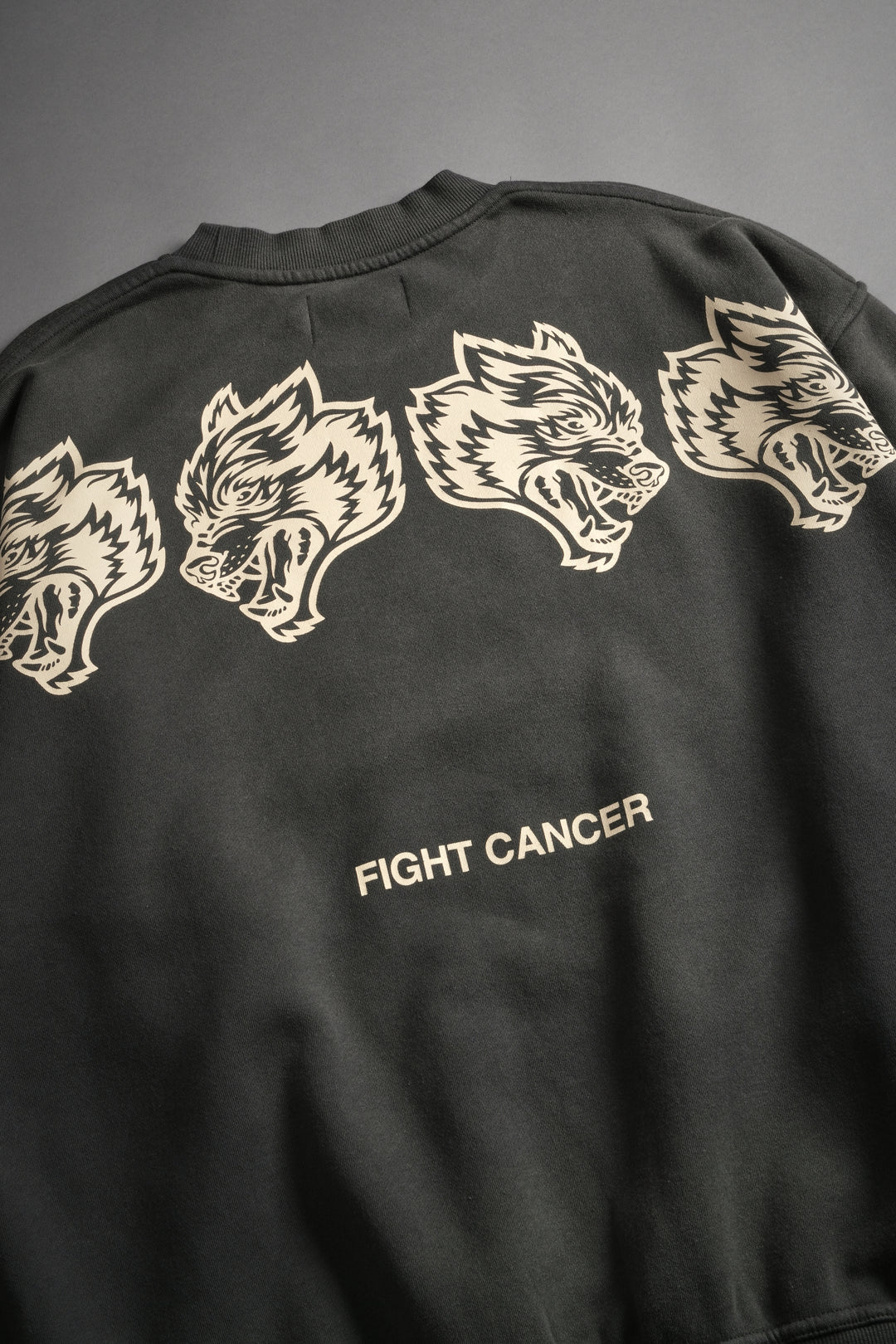 WOLVES HAVE YOUR BACK LONDON CREWNECK IN WOLF GRAY HALO WASH