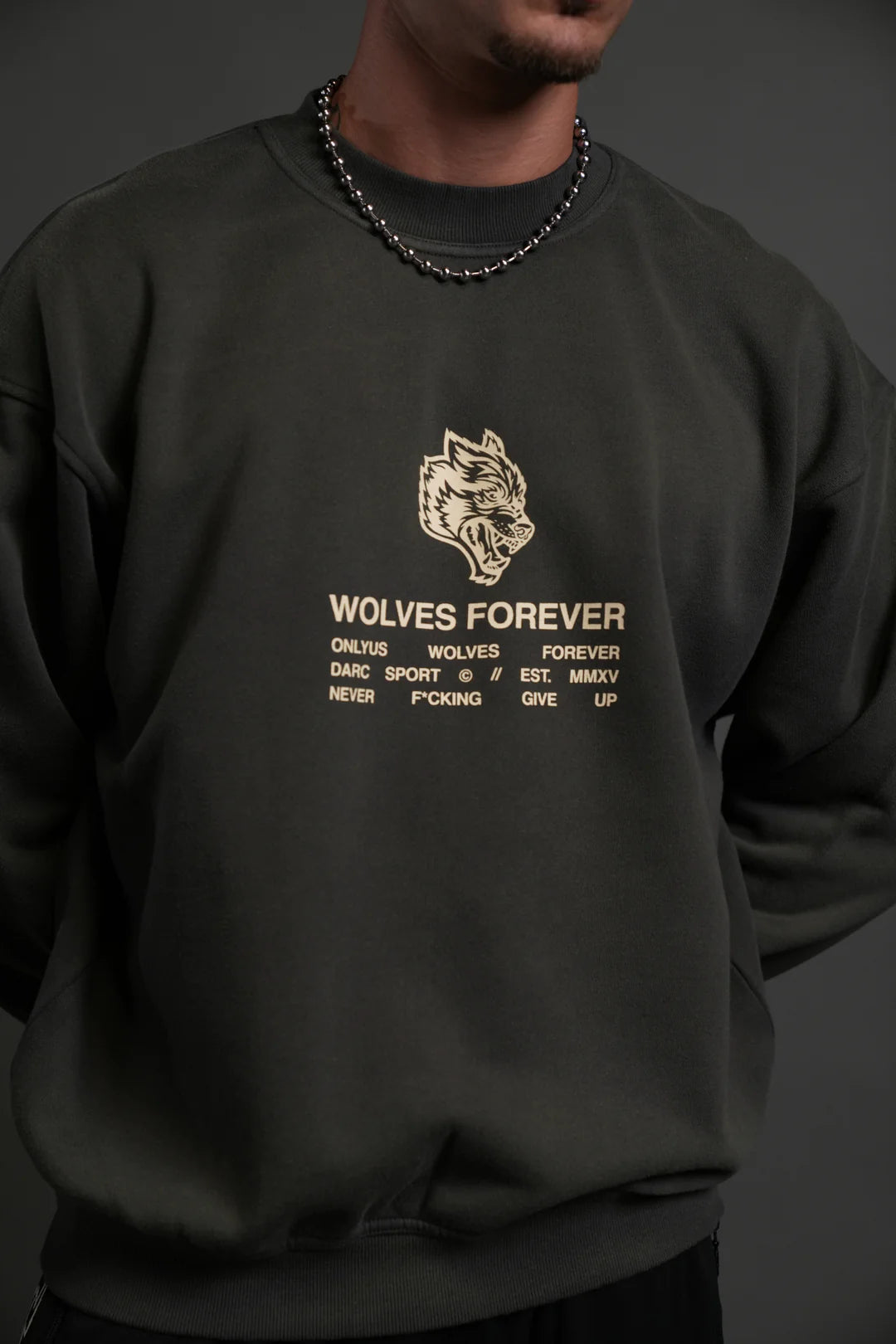 WOLVES HAVE YOUR BACK LONDON CREWNECK IN WOLF GRAY HALO WASH
