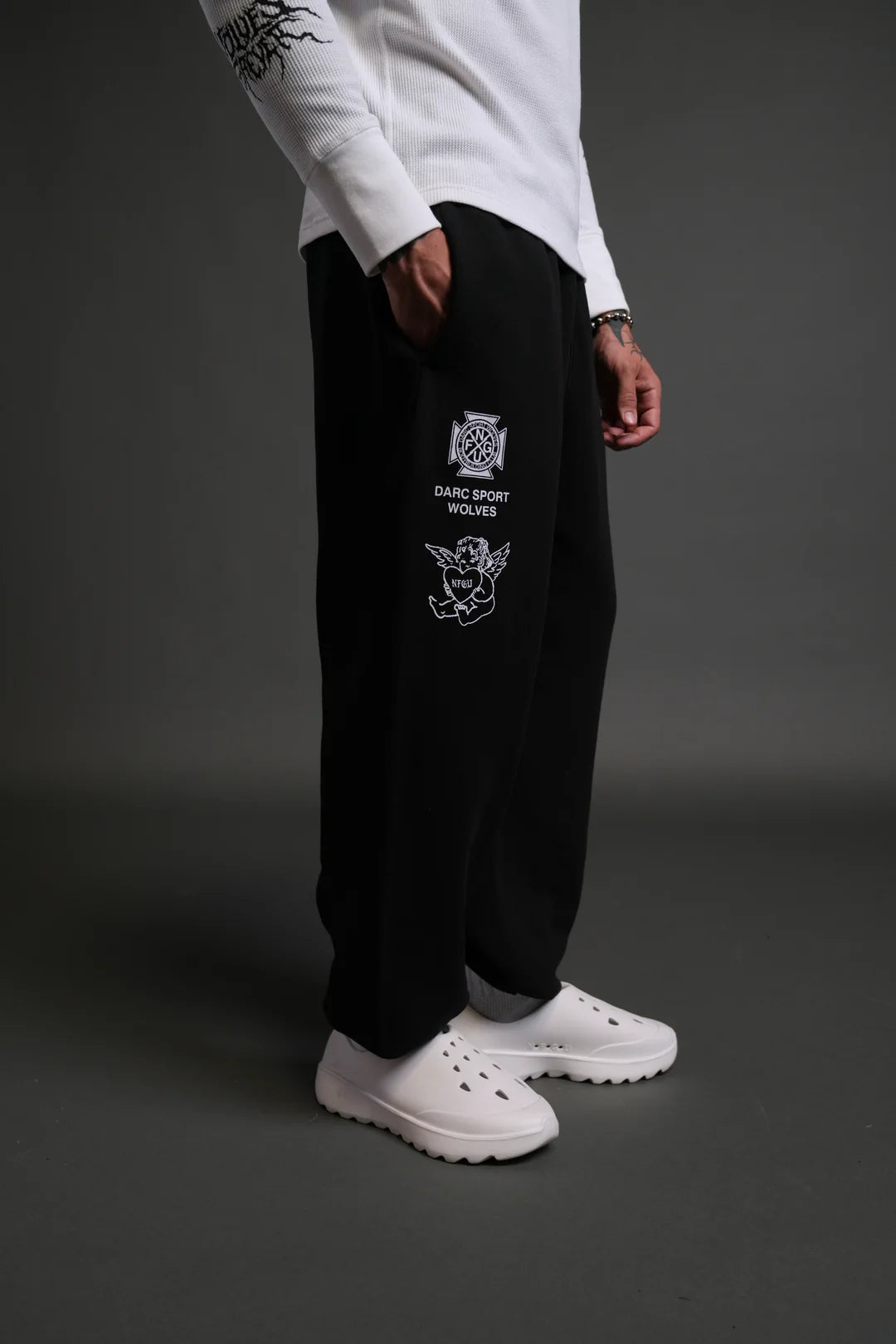 HEART CHERUB LIGHTWEIGHT LOUNGER SWEAT PANTS IN BLACK
