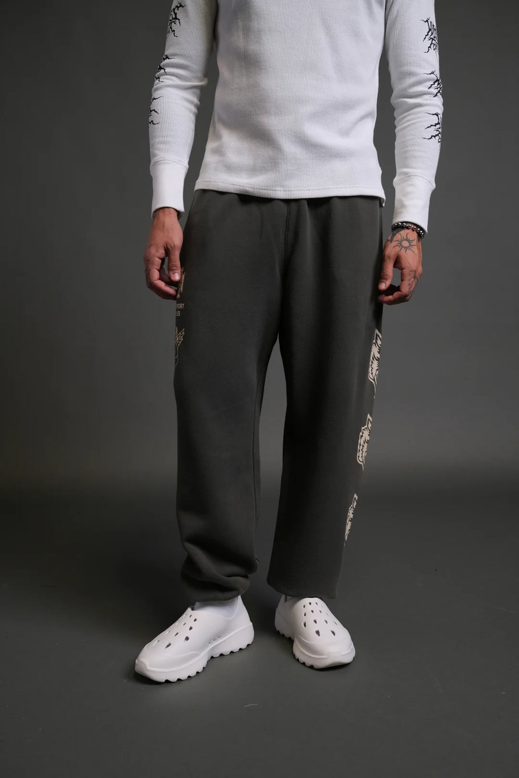 HEART CHERUB LIGHTWEIGHT LOUNGER SWEAT PANTS IN WOLF GRAY HALO WASH