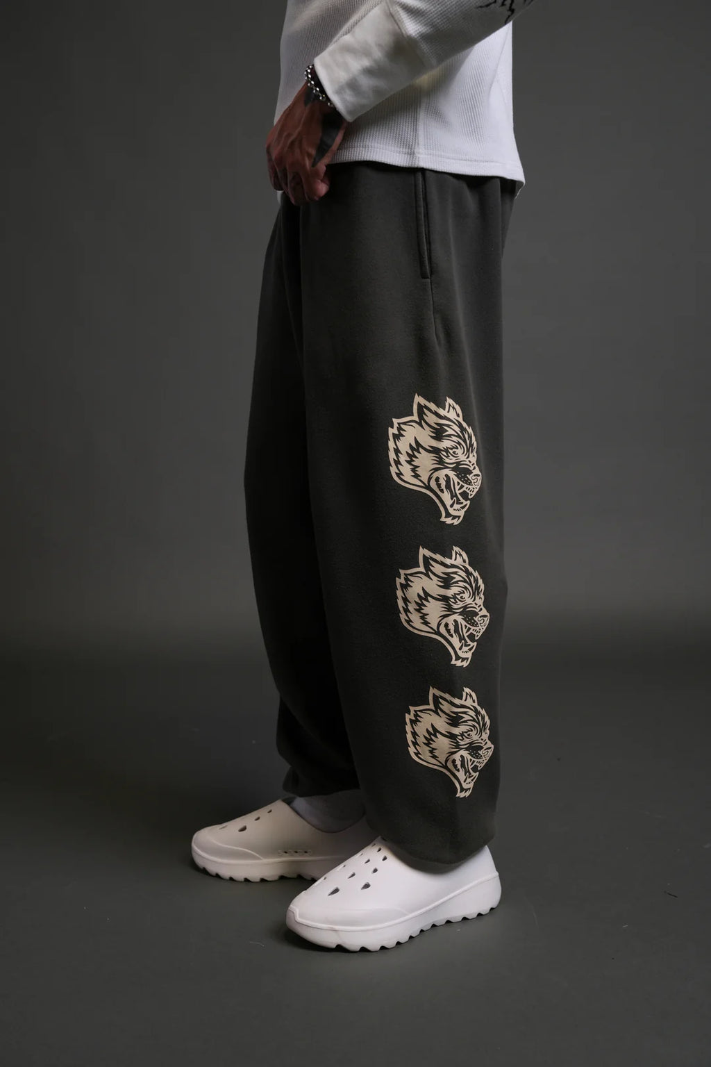 HEART CHERUB LIGHTWEIGHT LOUNGER SWEAT PANTS IN WOLF GRAY HALO WASH