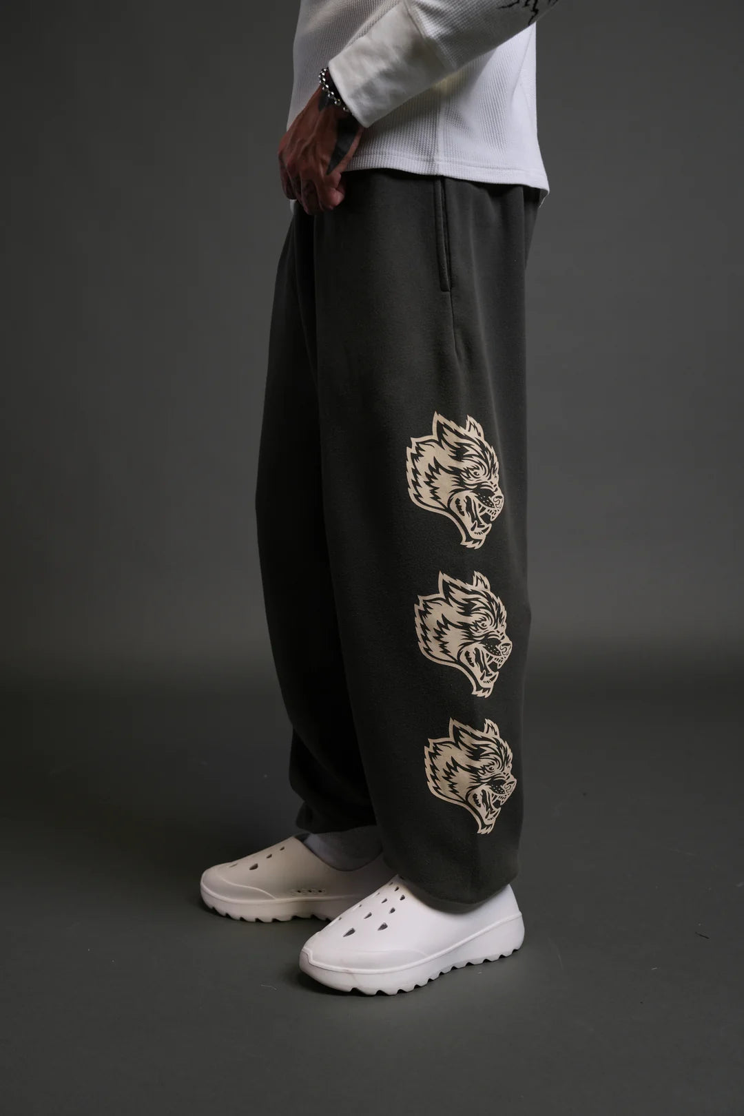 HEART CHERUB LIGHTWEIGHT LOUNGER SWEAT PANTS IN WOLF GRAY HALO WASH