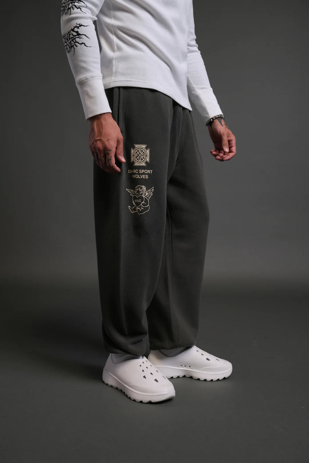 HEART CHERUB LIGHTWEIGHT LOUNGER SWEAT PANTS IN WOLF GRAY HALO WASH