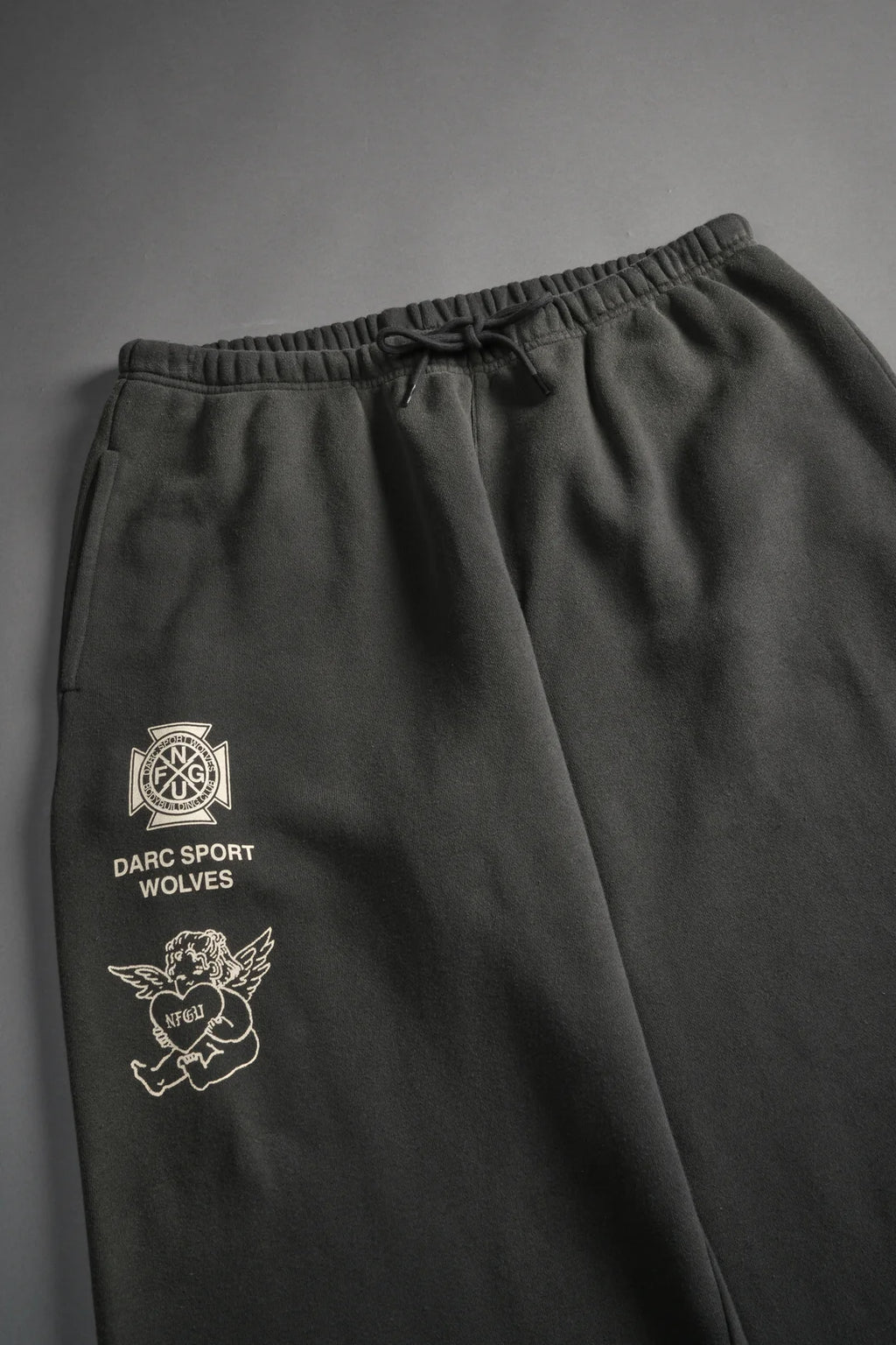 HEART CHERUB LIGHTWEIGHT LOUNGER SWEAT PANTS IN WOLF GRAY HALO WASH