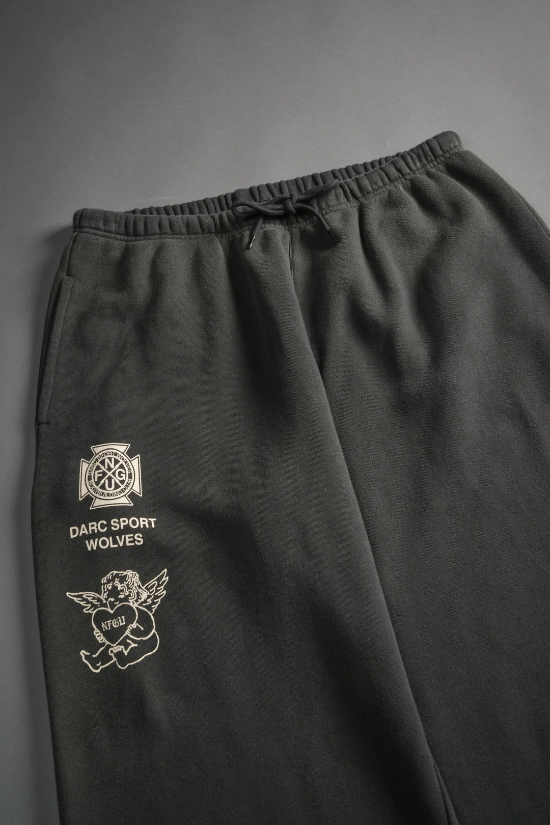 HEART CHERUB LIGHTWEIGHT LOUNGER SWEAT PANTS IN WOLF GRAY HALO WASH