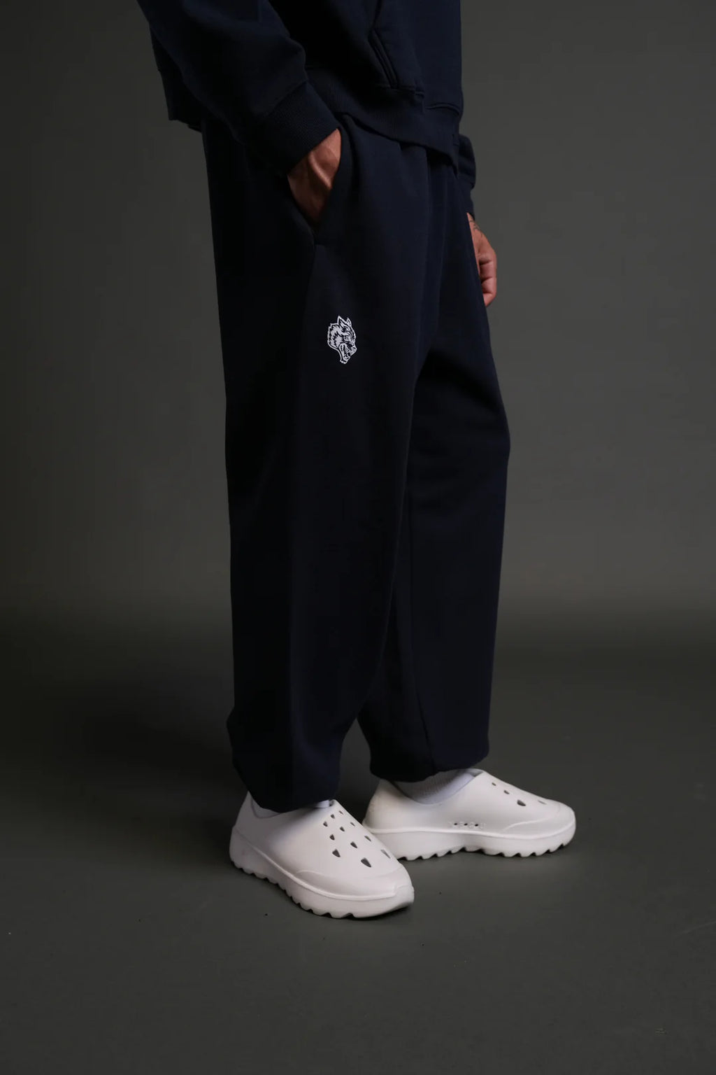 WOLF CHOPPER LOUNGER SWEAT PANTS IN NAVY