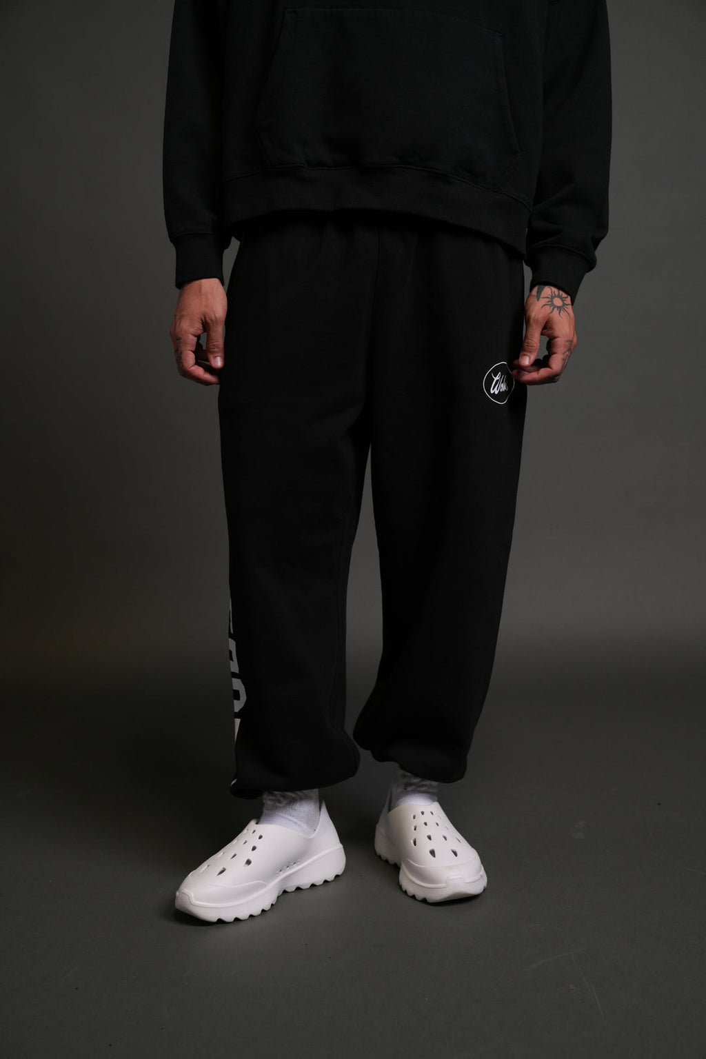 DARC SPORT MMXV UNISEX LOUNGER SWEAT PANTS IN BLACK