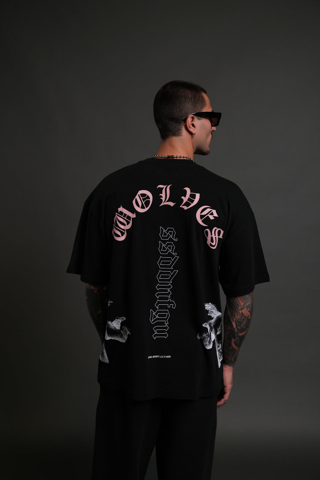WON'T GIVE UP "PREMIUM" OVERSIZED TEE IN BLACK