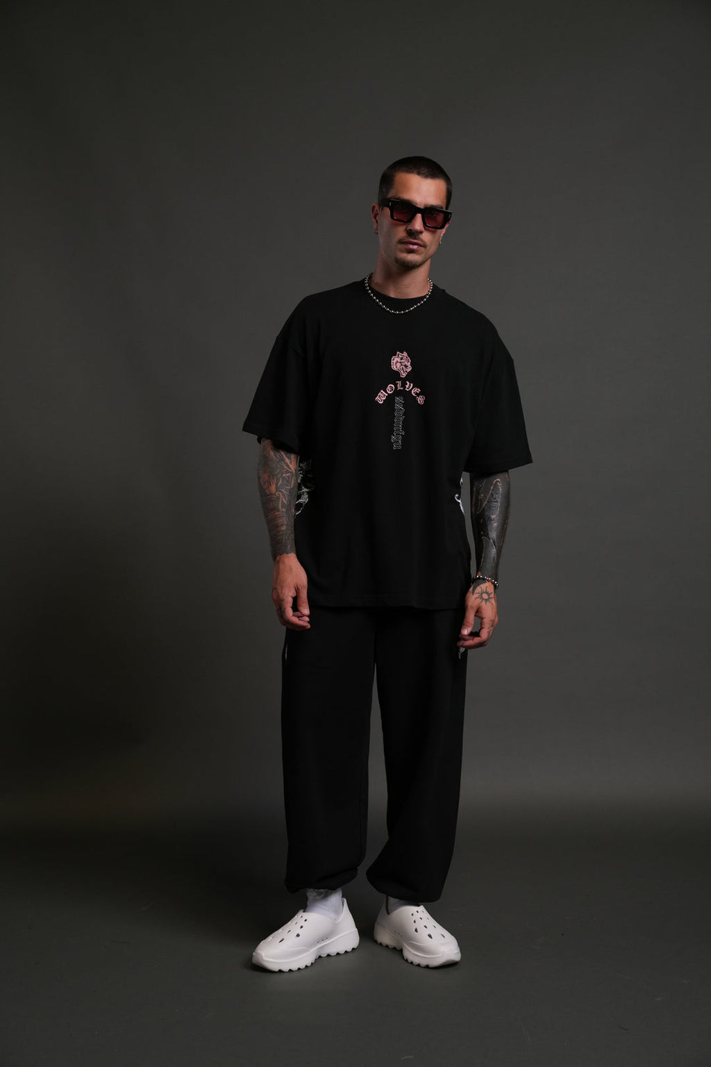 WON'T GIVE UP "PREMIUM" OVERSIZED TEE IN BLACK