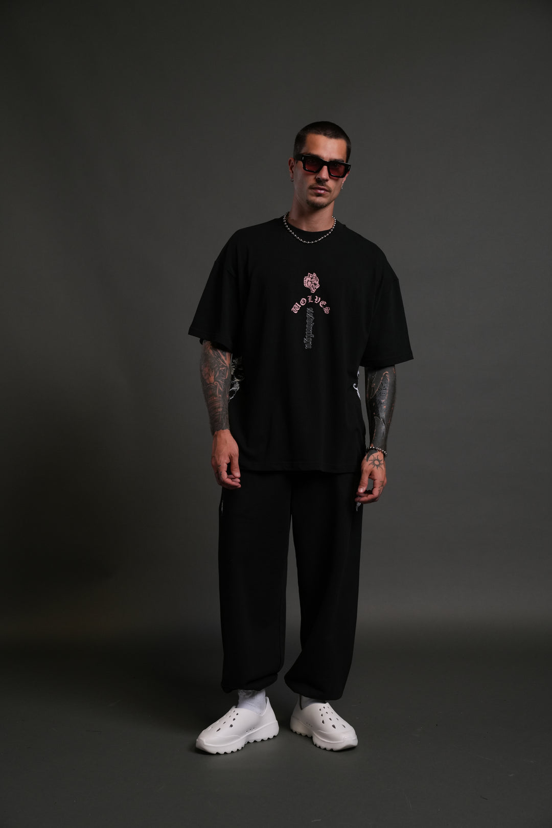 WON'T GIVE UP "PREMIUM" OVERSIZED TEE IN BLACK