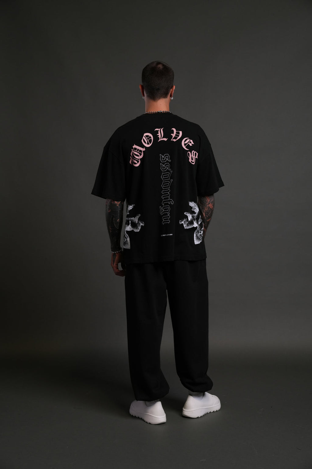 WON'T GIVE UP "PREMIUM" OVERSIZED TEE IN BLACK