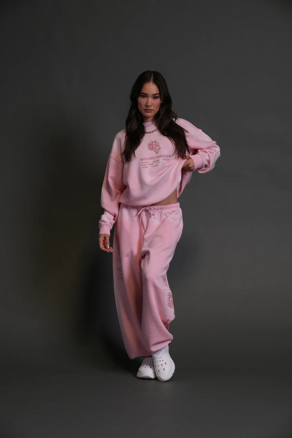 WOLVES HAVE YOUR BACK LONDON UNISEX CREWNECK IN CHERRY BLOSSOM HALO WASH