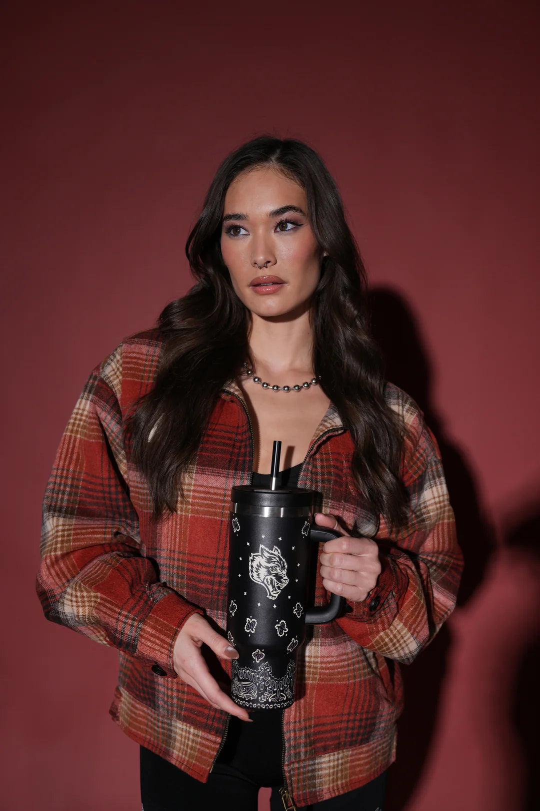 WESTERN WOLF TRAVEL TUMBLER IN BLACK