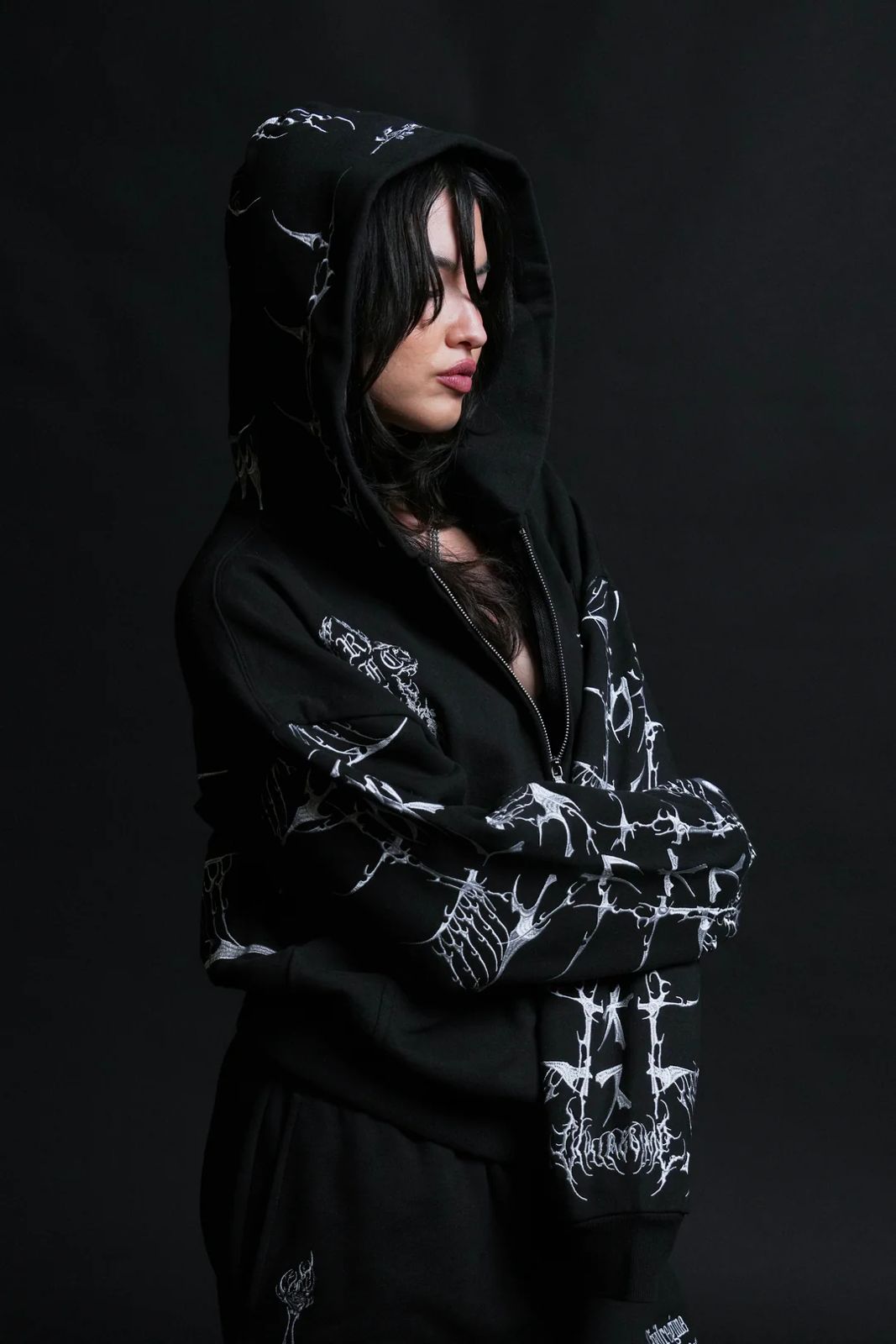 BANKAI BRIGADE OUTLIERS DISTRESSED ZIP UP HOODIE IN BLACK