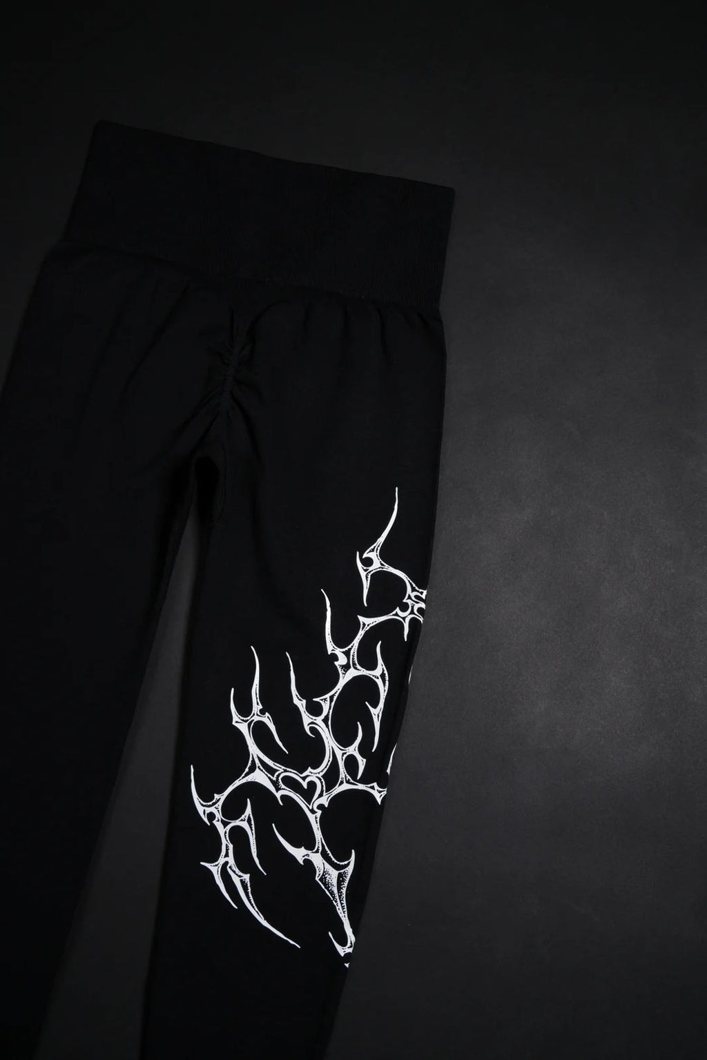MIDNIGHT VEINS KELLY SEAMLESS SCRUNCH LEGGINGS IN BLACK