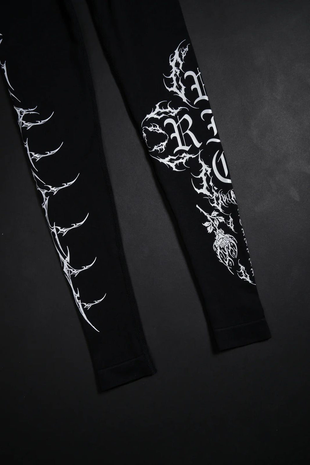 SINISTER BLOOM KELLY SEAMLESS SCRUNCH LEGGINGS IN BLACK