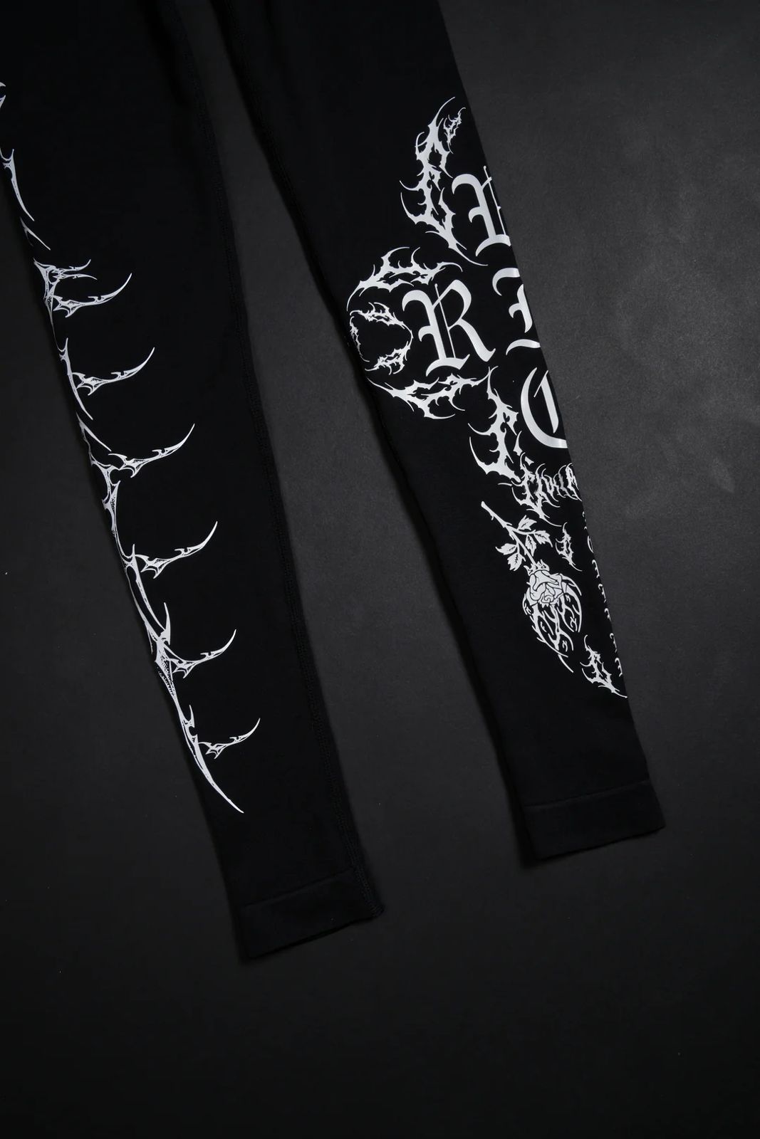 SINISTER BLOOM KELLY SEAMLESS SCRUNCH LEGGINGS IN BLACK