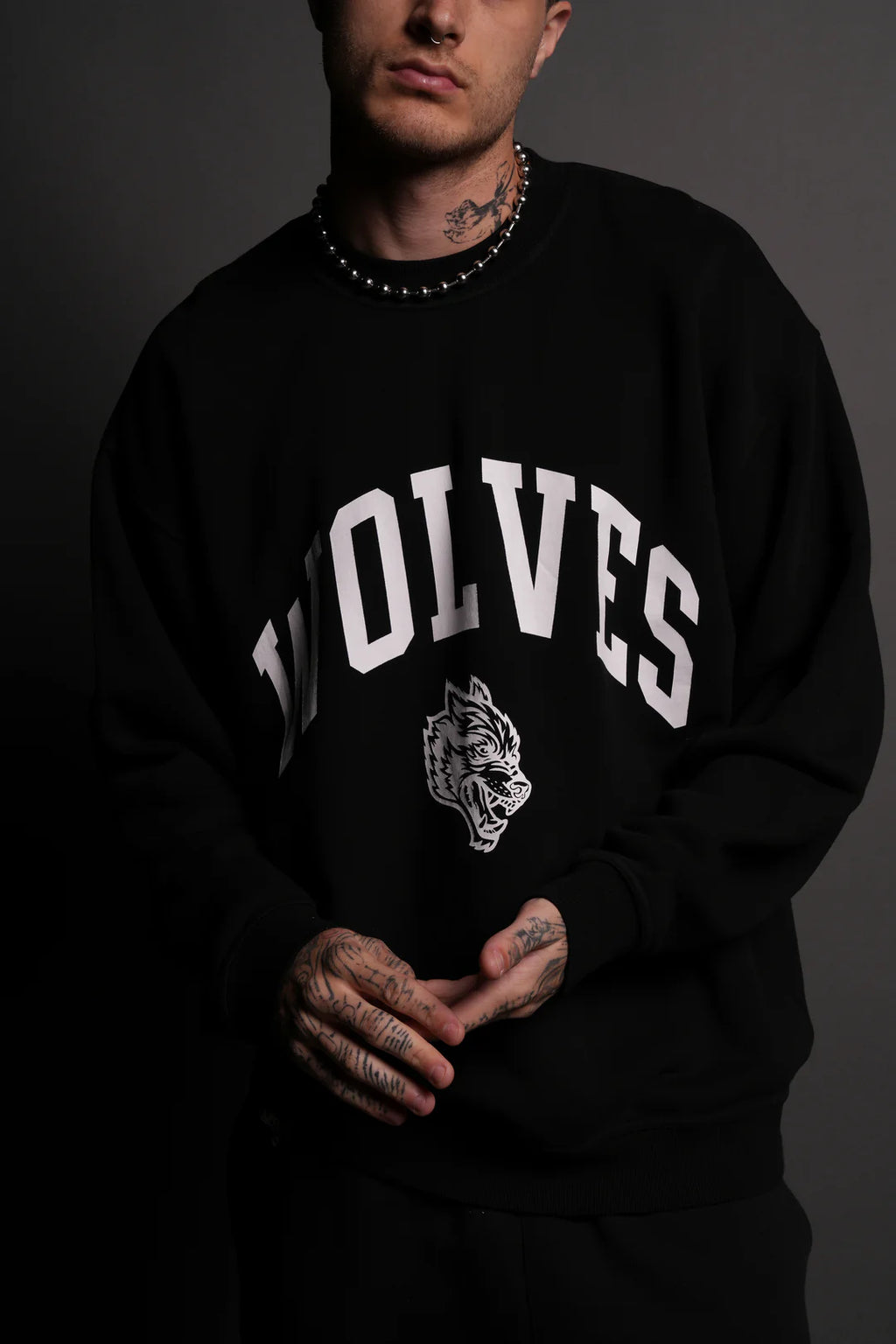 LOYALTY LONDON UNISEX CREWNECK IN BLACK