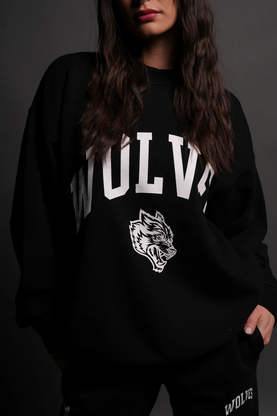 LOYALTY LONDON UNISEX CREWNECK IN BLACK