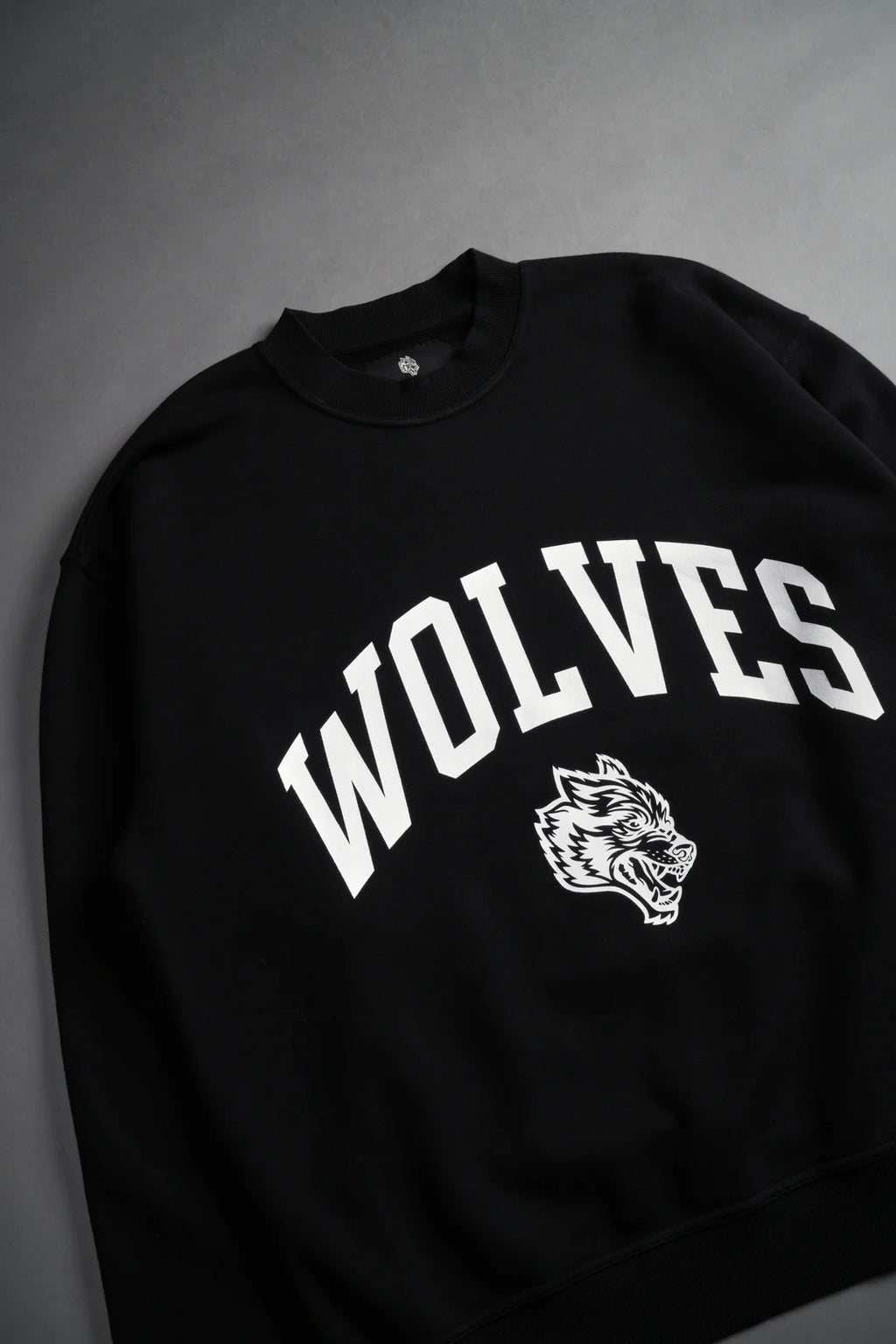 LOYALTY LONDON UNISEX CREWNECK IN BLACK