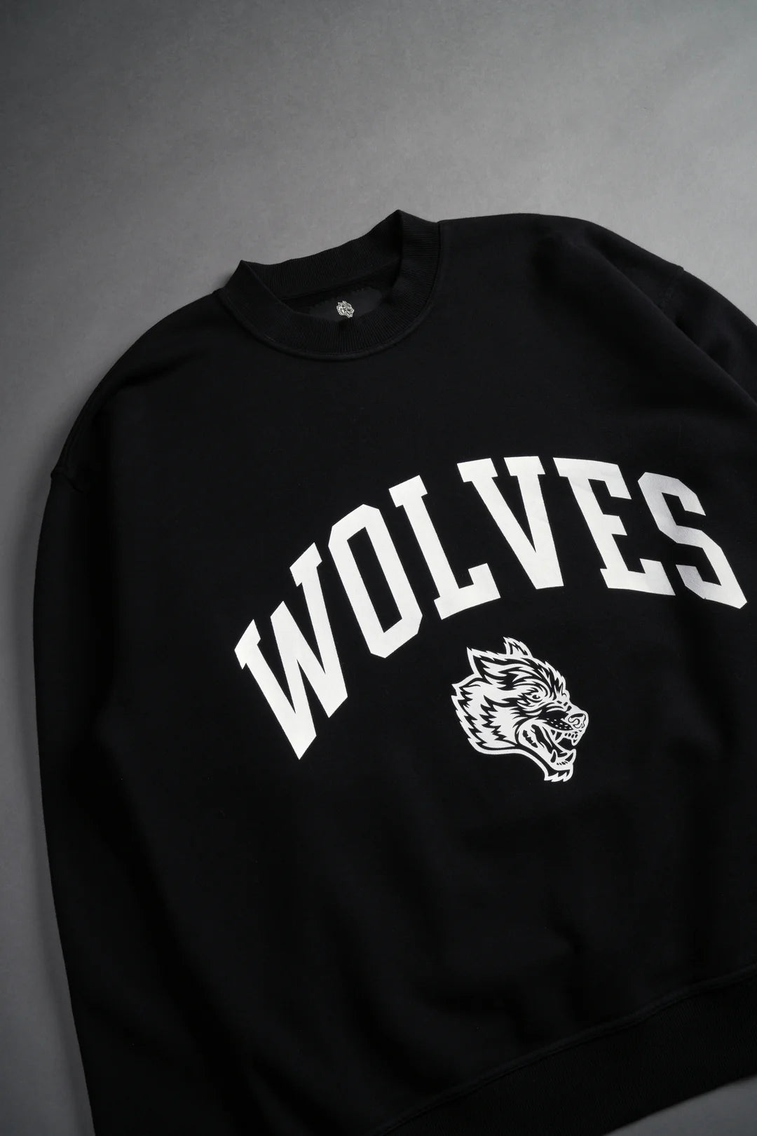 LOYALTY LONDON UNISEX CREWNECK IN BLACK