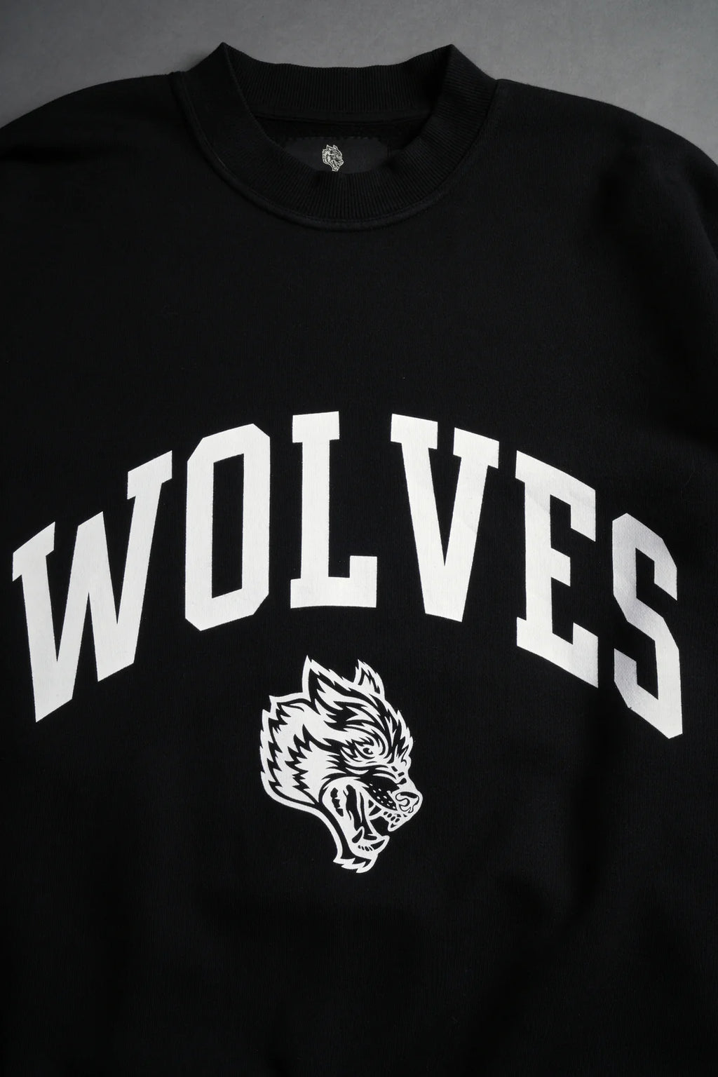 LOYALTY LONDON UNISEX CREWNECK IN BLACK