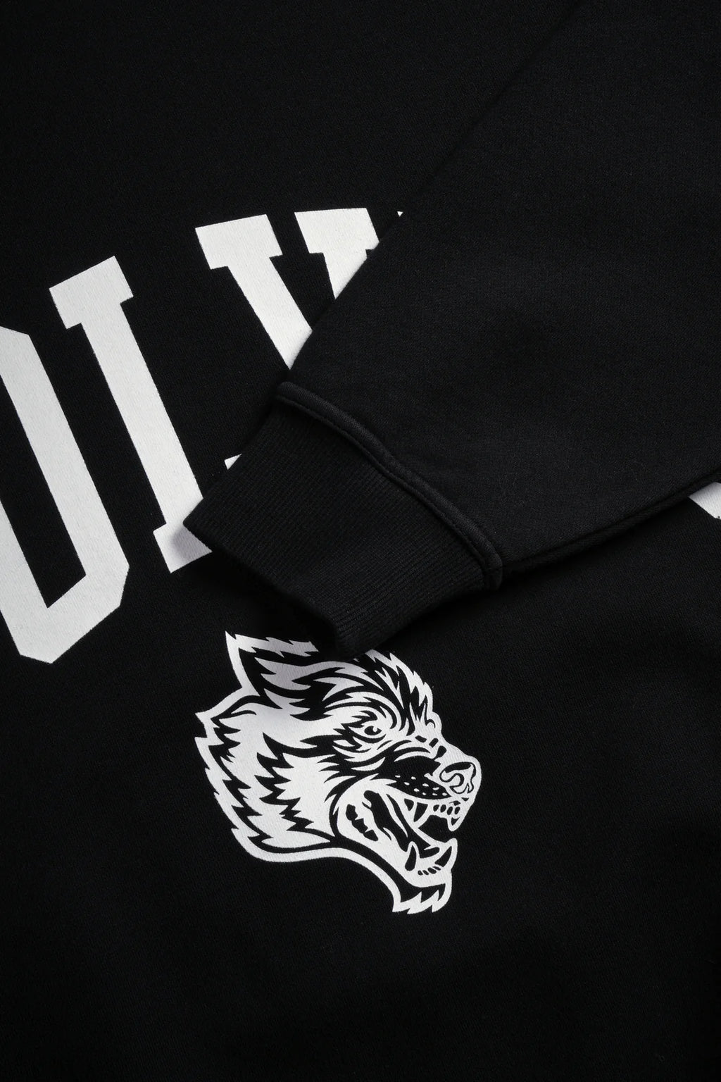 LOYALTY LONDON UNISEX CREWNECK IN BLACK