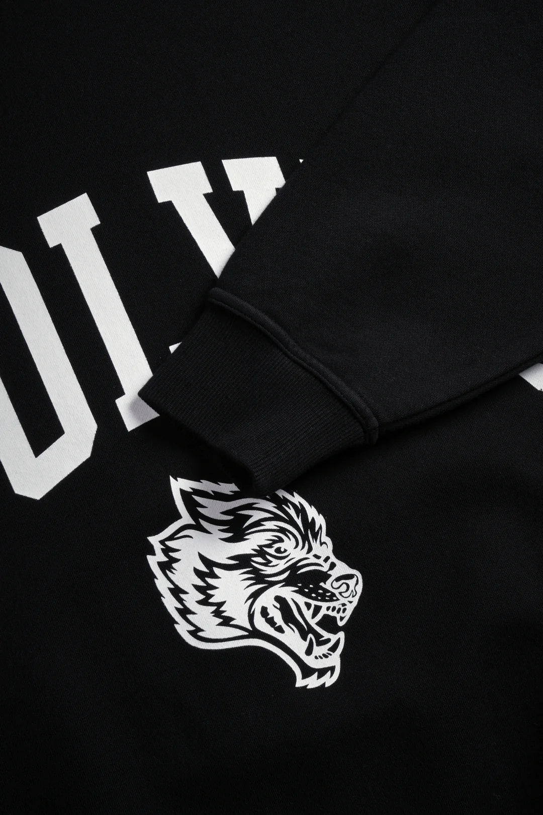 LOYALTY LONDON UNISEX CREWNECK IN BLACK