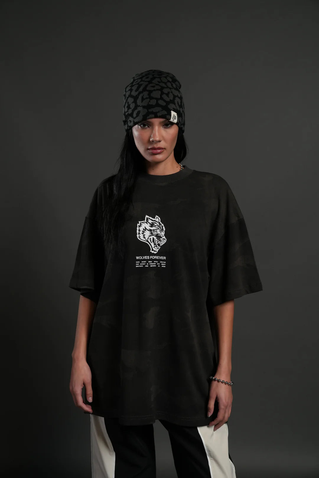 WOLVES HAVE YOUR BACK UNISEX "PREMIUM" OVERSIZED TEE IN BLACK VINTAGE WOODLAND CAMO