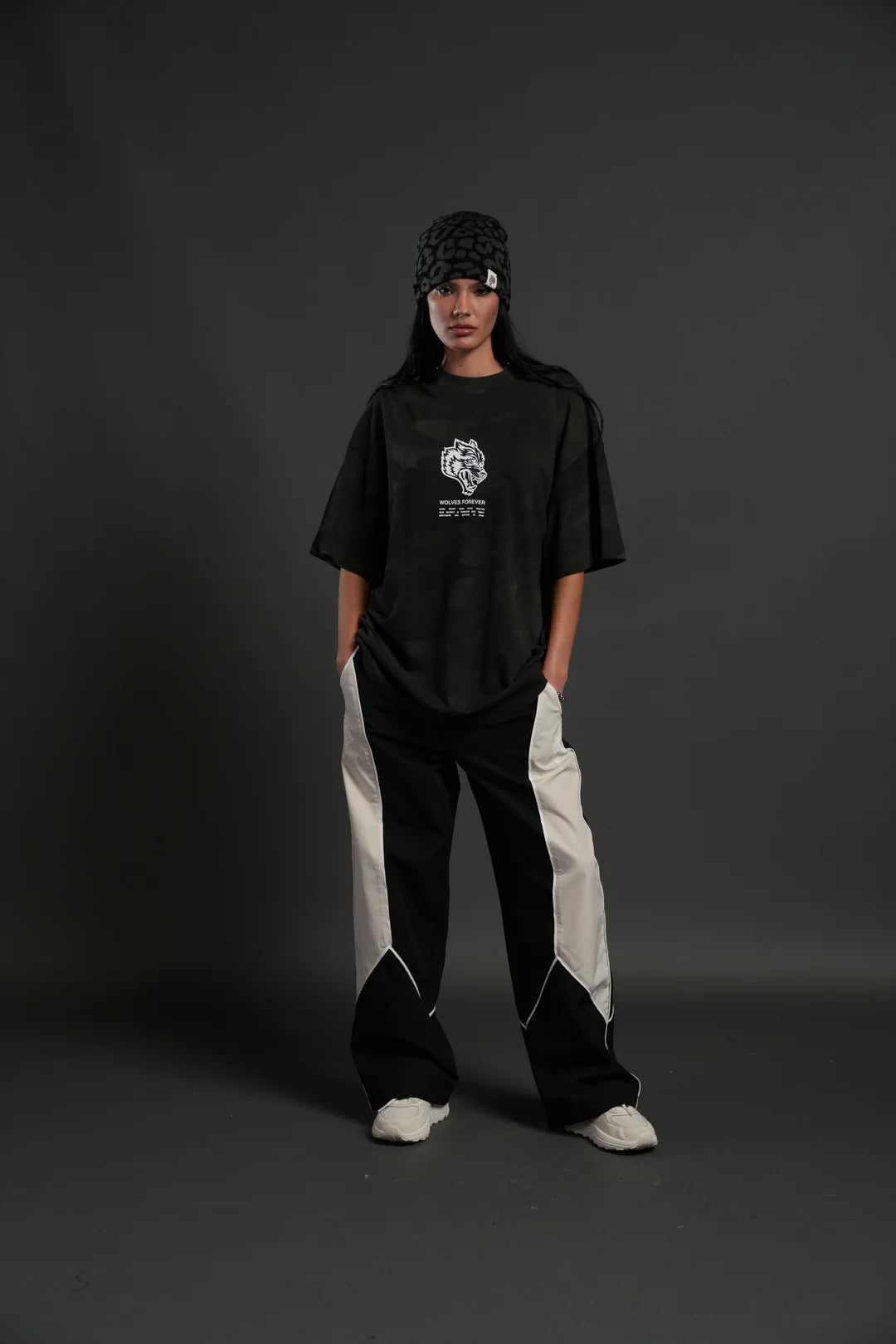 WOLVES HAVE YOUR BACK UNISEX "PREMIUM" OVERSIZED TEE IN BLACK VINTAGE WOODLAND CAMO