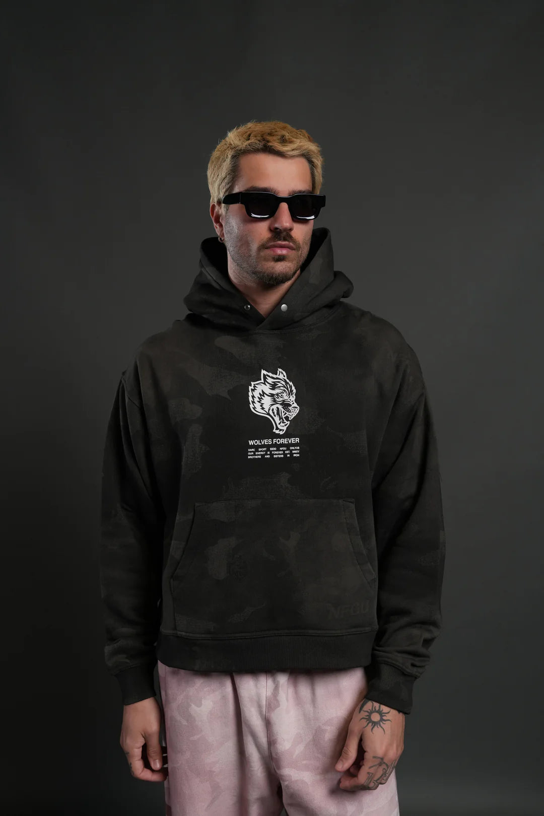 WOLVES HAVE YOUR BACK UNISEX "BOX CUT" PIERCE HOODIE IN BLACK VINTAGE WOODLAND CAMO
