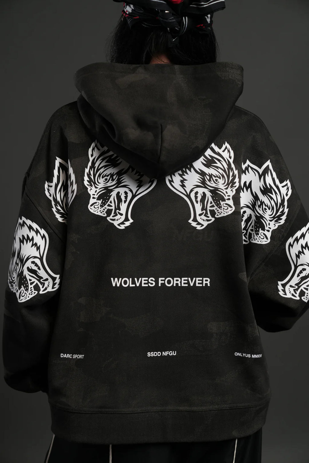 WOLVES HAVE YOUR BACK UNISEX "BOX CUT" PIERCE HOODIE IN BLACK VINTAGE WOODLAND CAMO