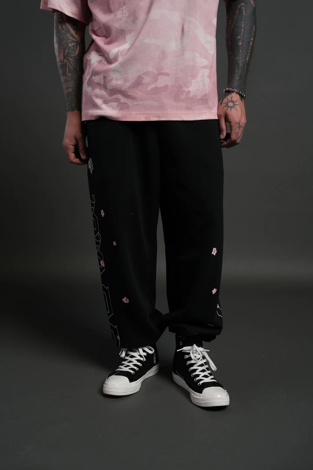 BLOSSOM MANTRA UNISEX LOUNGER SWEAT PANTS IN BLACK
