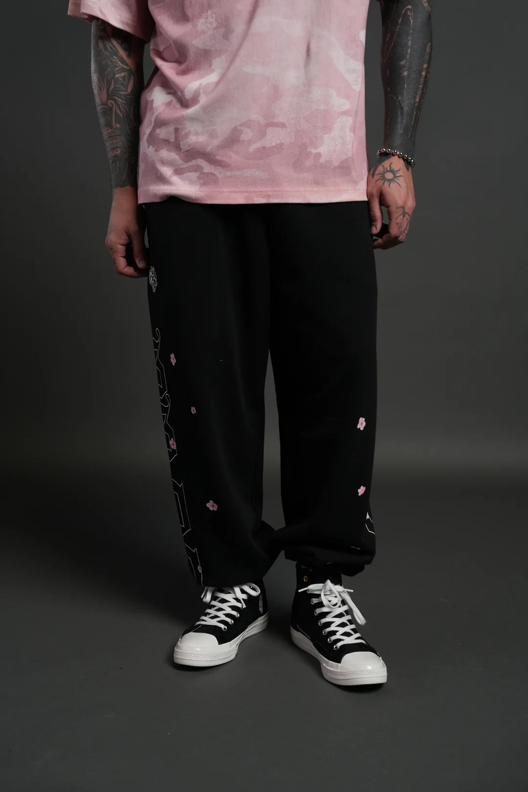 BLOSSOM MANTRA UNISEX LOUNGER SWEAT PANTS IN BLACK