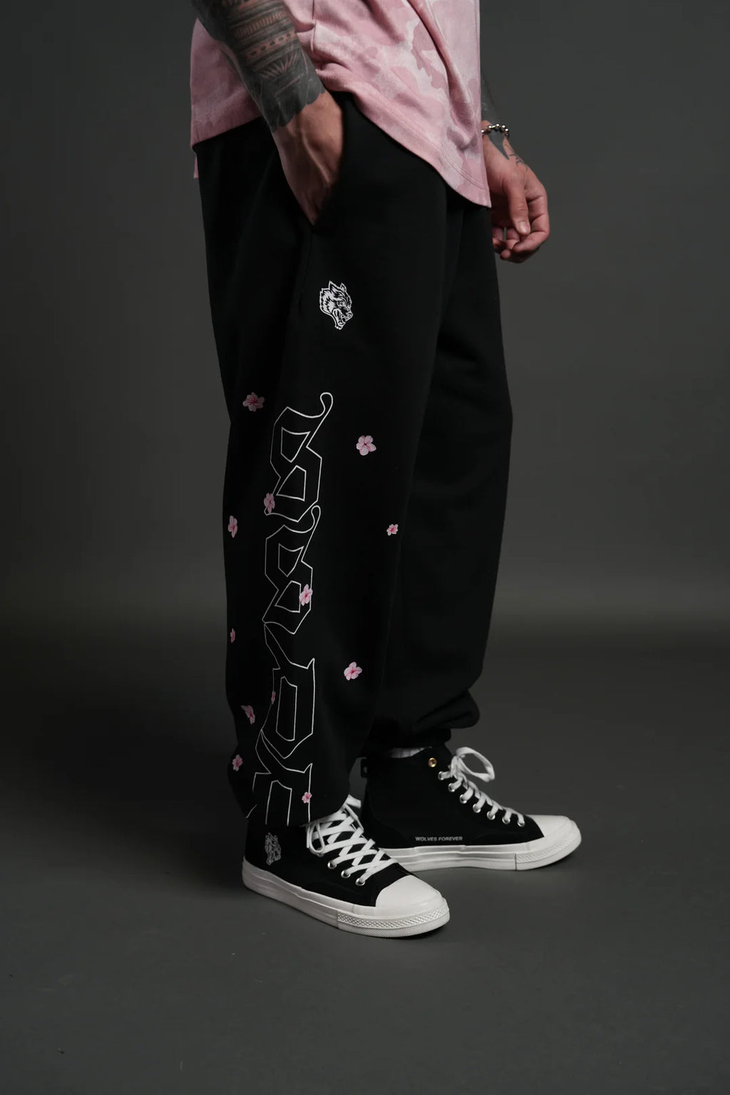 BLOSSOM MANTRA UNISEX LOUNGER SWEAT PANTS IN BLACK