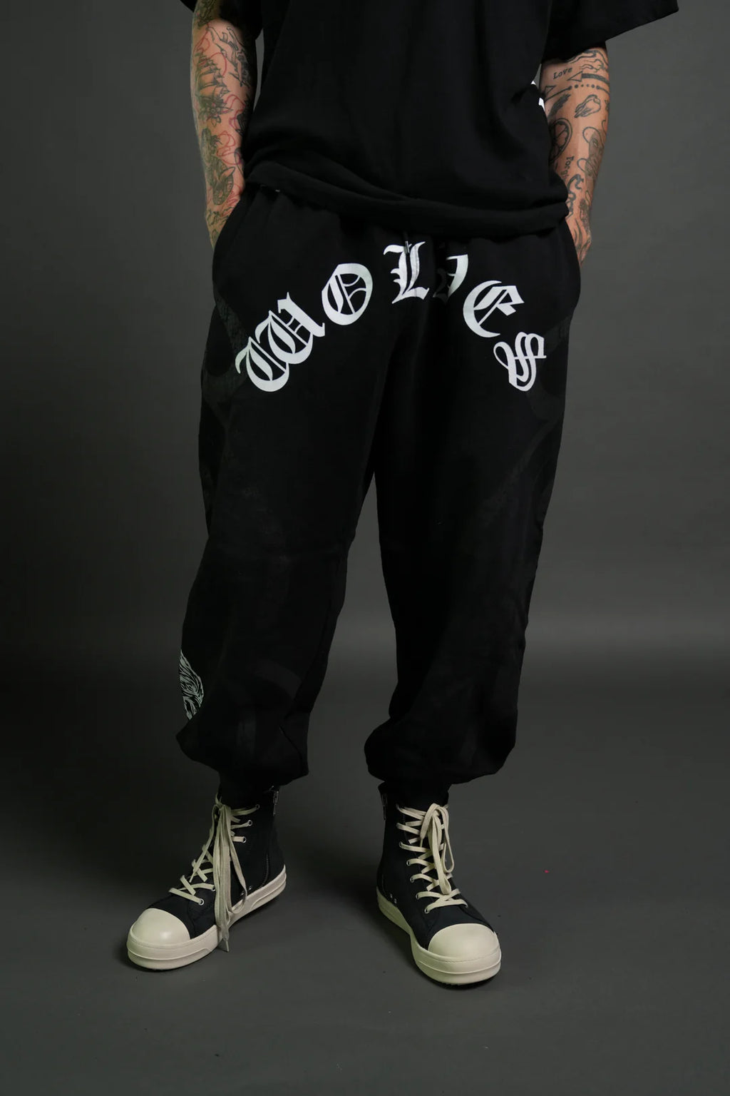 CHOPPER INFERNO LOUNGER SWEAT PANTS IN BLACK SUN FADE