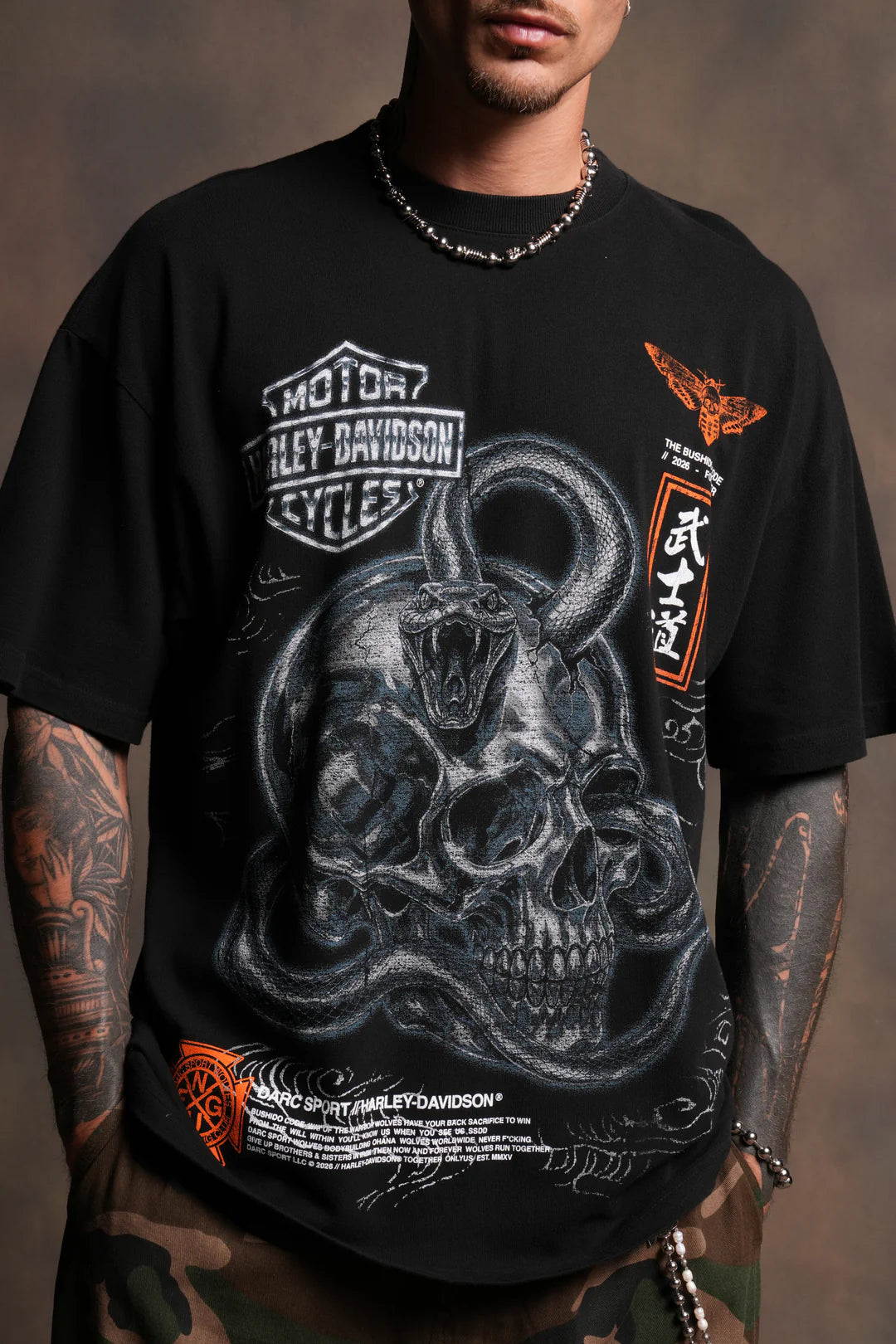 SKULLS & STEEL PREMIUM TEE IN BLACK