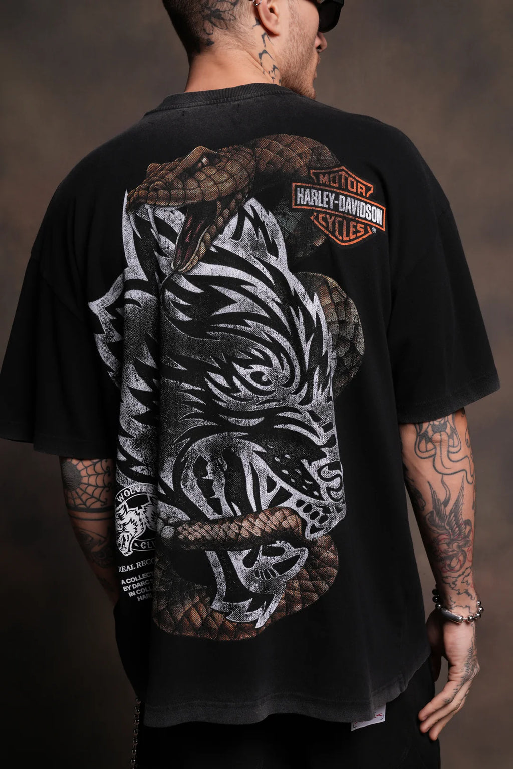 THE SNAKE & THE WOLF "PREMIUM" OVERSIZED TEE IN BLACK