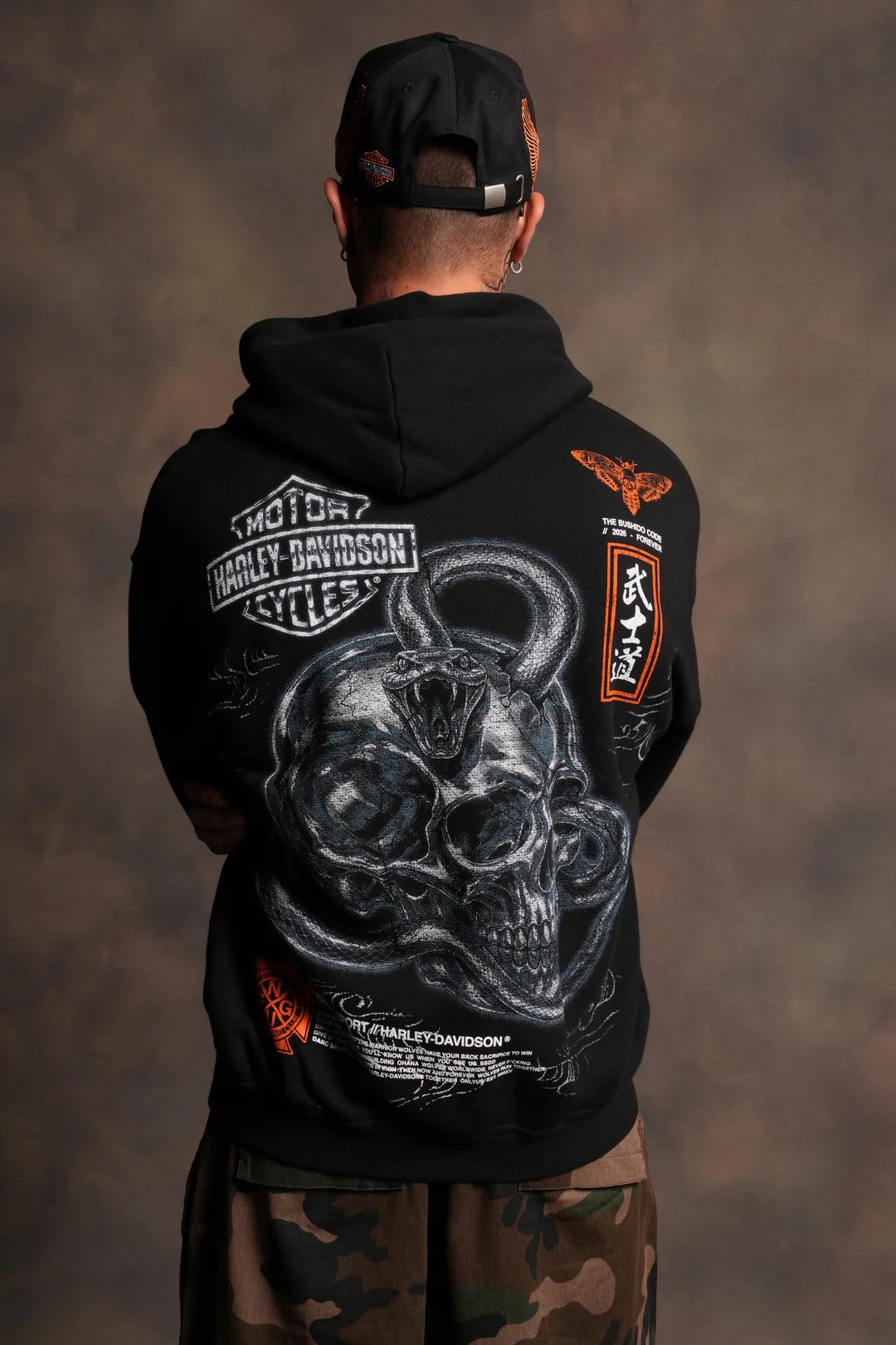 SKULLS & STEEL BISHOP HOODIE IN BLACK
