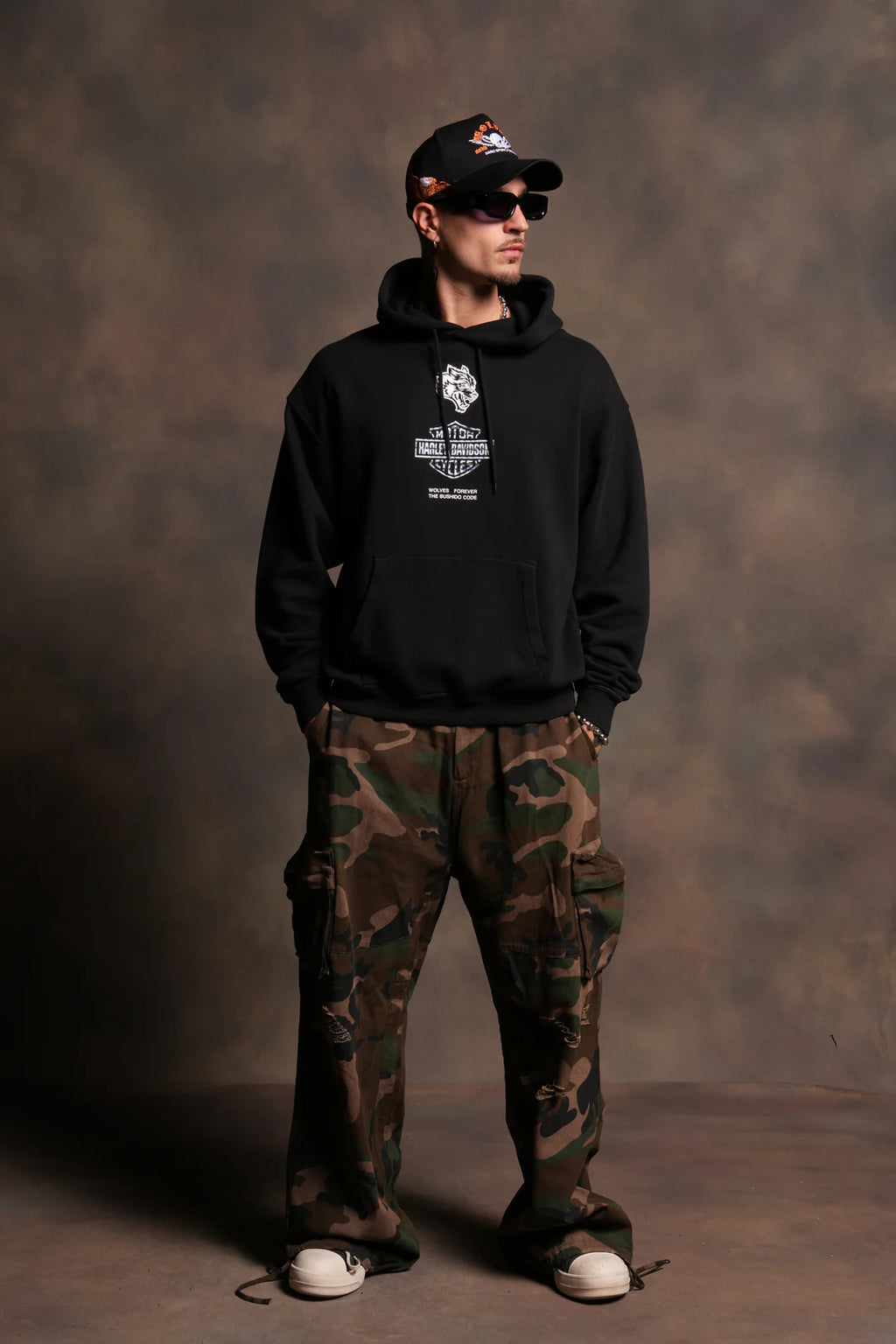 SKULLS & STEEL BISHOP HOODIE IN BLACK