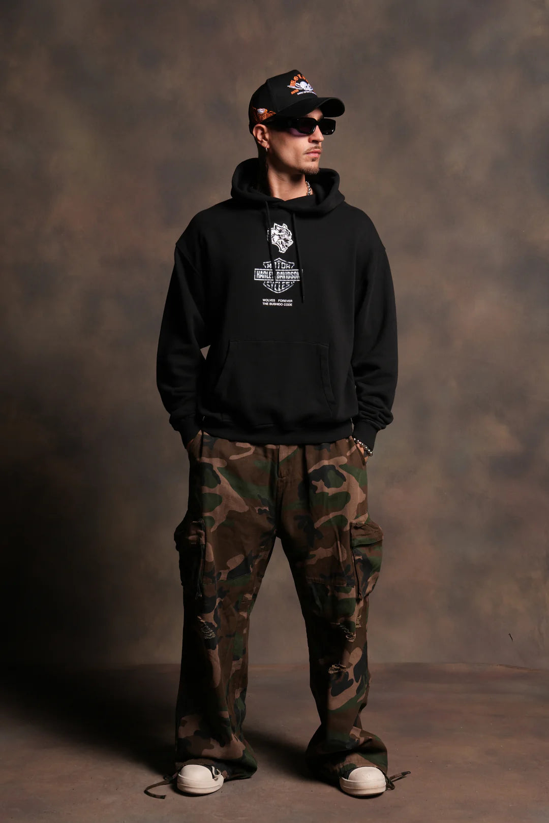 SKULLS & STEEL BISHOP HOODIE IN BLACK